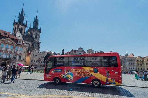 Ônibus panorâmico Hop On / Hop Off em Praga Ingresso de 24 Horas